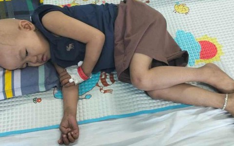 Chung tay níu sự sống cho bé gái 4 tuổi mắc căn bệnh quái ác