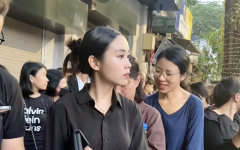 Cô gái Lào vượt hàng trăm cây số lên Hà Nội viếng Tổng Bí thư Nguyễn Phú Trọng: "Chúng ta là người thân, là hai đất nước anh em"