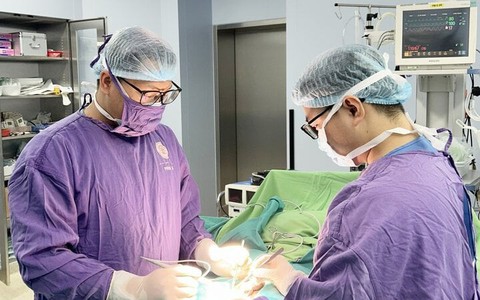Nghiện rượu suốt 40 năm, người đàn ông mắc bệnh '25 nghìn ca mới có 1'