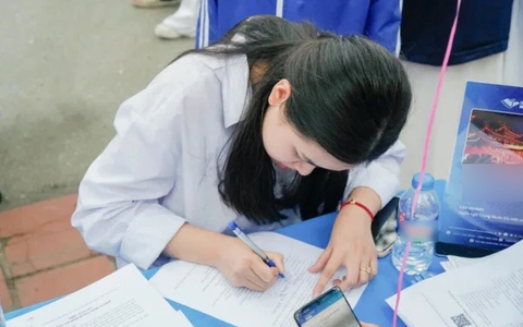 Bà mẹ Hà Nội lo sốt vó vì con đòi học 1 thứ tiếng, nhiều người nghe xong ngỡ ngàng: Sao chị lại phản đối?