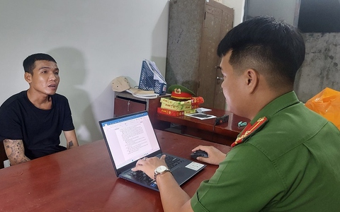 Nam thanh niên dùng dao lam cướp tài sản, ép nạn nhân chụp ảnh khỏa thân