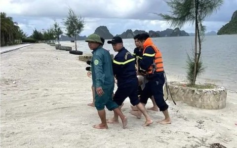 Bé 12 tuổi đuối nước tử vong khi tắm biển cùng dì ruột