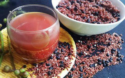 Có nên uống nước đậu đen, gạo lứt, táo đỏ hằng ngày thay nước lọc?