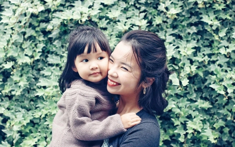 Con khóc nức nở vì bị bắt nạt, hot mom Hà Nội "bốc hỏa", suýt làm lớn chuyện: Người chồng có cách hành xử quá tuyệt vời