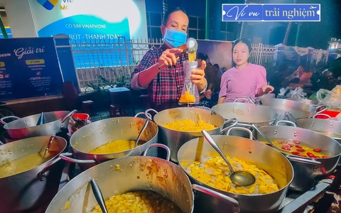 Cầm vài chục nghìn đồng, thử cảm giác ăn không nhìn giá ở ‘xứ hoa vàng cỏ xanh’: 5.000/xiên xỏ lòi, 25.000/đĩa hải sản