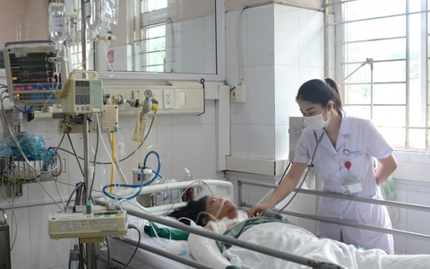 Quảng Ninh: Cứu sống cô gái đa chấn thương do ngã từ tầng 7
