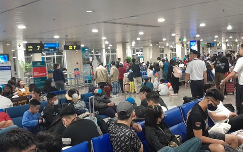 Hành khách bất ngờ khi được nhận 1 triệu đồng khi chuyến bay trễ 4 giờ