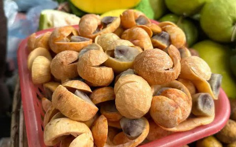 Quả sấu chín: Thức quà dân dã mỗi độ Thu về