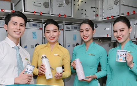 Người khen kẻ chê về đồng phục tiếp viên hàng không trên mạng xã hội