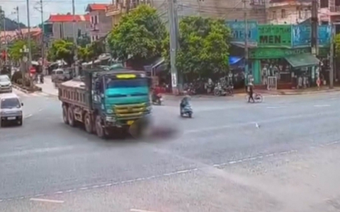 Hiện trường tai nạn thương tâm khiến hai mẹ con thương vong ở Lạng Sơn