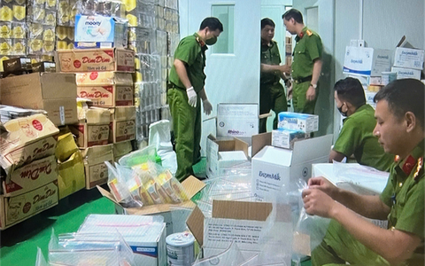 Tổng giám đốc Công ty CP sữa Hà Lan bị bắt vì sản xuất hàng giả