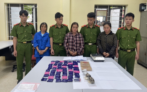 Các "nữ quái" vùng cao vận chuyển 5 bánh heroin và hơn 11.000 viên ma tuý tổng hợp
