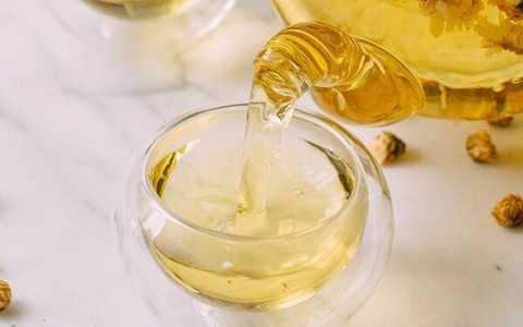 Món đồ uống dễ làm này, không chỉ thanh nhiệt, giải độc mà còn giúp làn da mịn màng, giấc ngủ ngon hơn