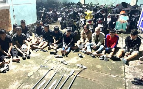 Công an vây bắt hội 'Kiến lửa 6789' ở Bình Dương