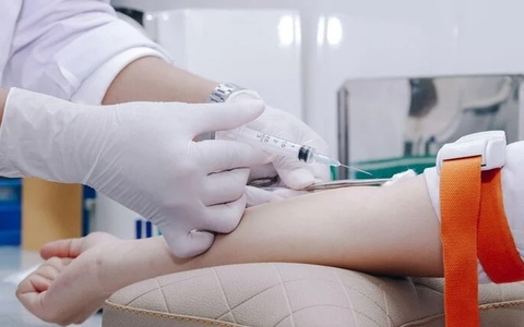 Lở loét cơ thể, nhập viện cấp cứu do 'tự làm bác sĩ' tại nhà
