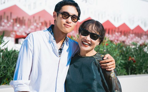 Nữ nghệ sĩ Việt suýt chết khi sinh con thứ 3 và hôn nhân với chồng nổi tiếng nhất nhì ngành làm phim