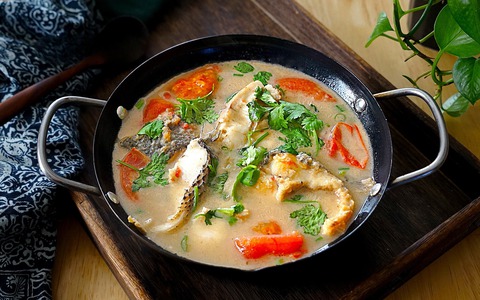 Món canh chua cá nấu vào mùa thu nên cho nguyên liệu này, vừa thơm ngon, không bị tanh lại giúp ấm bụng