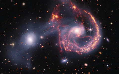 NASA công bố ảnh độc: Nụ cười ma quái từ vũ trụ
