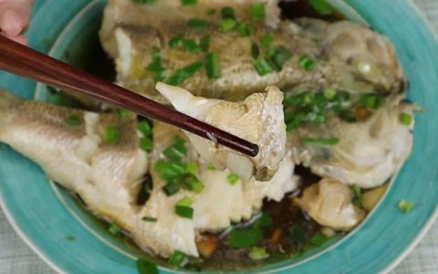 Mẹo đơn giản khử mùi tanh khi nấu cá