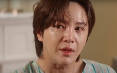 'Hoàng tử châu Á' khóc kể về hành trình chữa ung thư