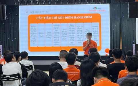 Giảng viên bị chấm dứt hợp đồng vì phê bình sinh viên sẽ quay lại làm việc