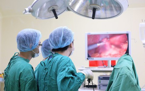 Buồn chuyện gia đình, người đàn ông tự đâm nguy kịch