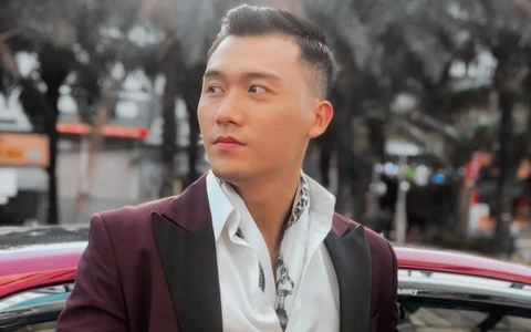 “Yêu nhau mà không được công khai, tôi lại tương tác với các bạn nữ nên cô ấy ghen là đúng”