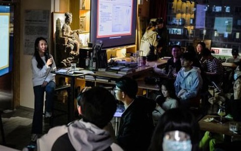 Lạ lùng lớp học trong quán rượu ở Trung Quốc