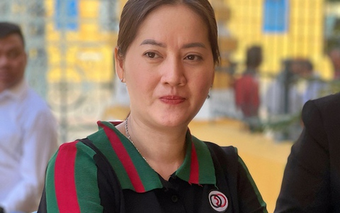 Sáng nay, con gái cố NSƯT Vũ Linh bất ngờ đến TAND TP HCM