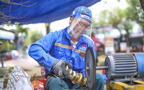 Tò mò nghề đánh bóng 'báu vật' mỗi năm một lần