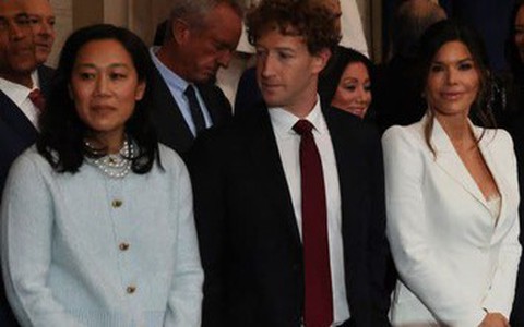 Vợ Mark Zuckerberg bị chê mặc xấu nhất ở lễ nhậm chức