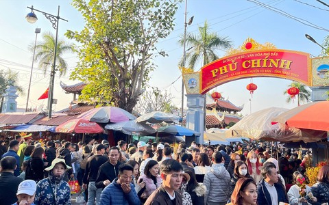 8 phiên chợ chỉ họp vào những ngày Tết, người mua hay bán đều có thể mang lại may mắn cho cả năm