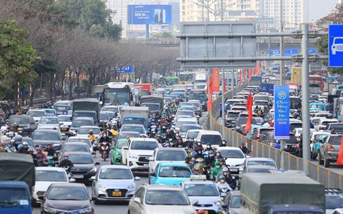 Chính thức kết thúc ngày làm việc cuối cùng trước kỳ nghỉ Tết và đây là cảnh tượng trên đường phố lúc này!