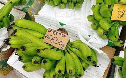 Chợ 'hét giá' hơn nửa triệu/nải chuối, nhiều người đổ vào siêu thị tìm mua
