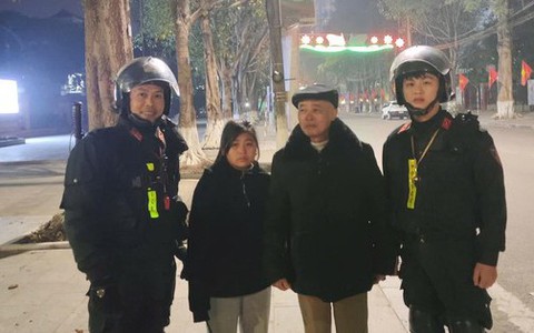 Tìm kiếm bé gái lạc giữa biển người đón giao thừa ở xứ Lạng