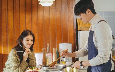 Mùng 1 Tết đến nhà chồng sắp cưới, vừa ngồi xuống mâm cơm tôi “nhặt được kim cương”