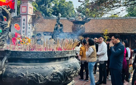 Hình ảnh xấu xí ở 9 giếng đền Cô Chín