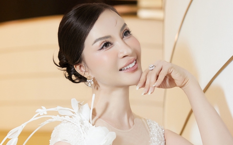 Mỹ nhân Vbiz U50 gây ngỡ ngàng vì "nhan sắc không tuổi", bí quyết nằm ở thói quen sinh hoạt này