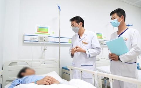 Chữa bệnh theo 'bác sĩ google', người đàn ông phải cắt bỏ một bên tinh hoàn