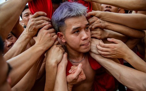 Biển người tham gia lễ hội rước pháo khổng lồ nặng cả tấn ở Bắc Ninh