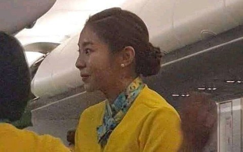 Camera qua đường bắt gặp "mỹ nhân đùi mật ong": Tụt cân tụt luôn sự nghiệp, giờ làm tiếp viên hàng không?