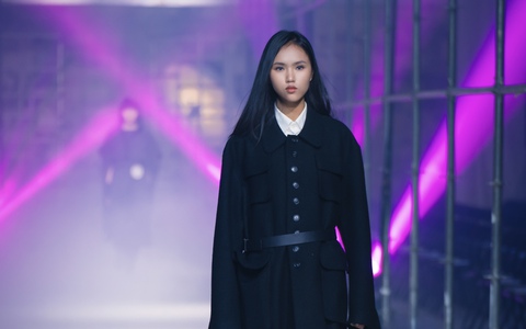 Nhan sắc mẫu Việt cao 1m77 được ví như 'viên ngọc đen' ở Seoul Fashion Week