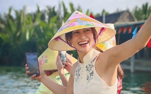 Công chúa giải trí Thái Lan đến Hội An