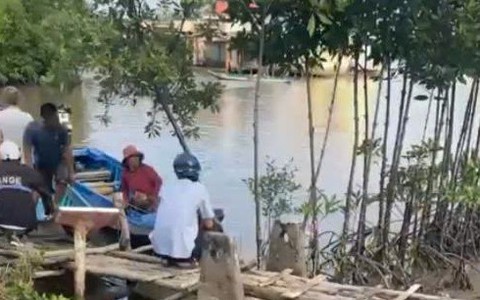 Tìm thấy thi thể bé trai 3 tuổi rơi xuống sông sau vụ hai xuồng máy đâm nhau
