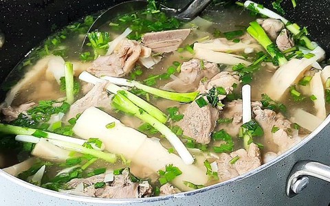 Cách nấu canh măng vịt đơn giản tại nhà
