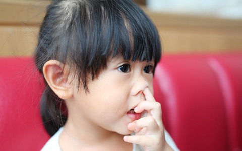 9 hành vi này có thể khiến trẻ càng lớn càng xấu, cha mẹ cần chú ý
