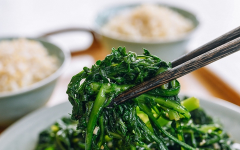 Việt Nam có loại “rau quê” giá cực rẻ nhưng lại quý như vàng với sức khỏe của gan, dạ dày, xương, tim và phổi