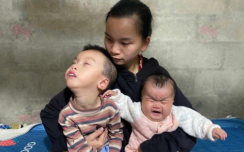 Hoàn cảnh đáng thương của bé trai 4 tuổi bị bại não, mù cả 2 mắt