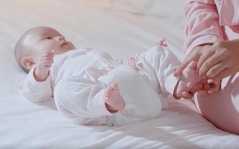 Muốn con thông minh, cha mẹ đừng quên massage 3 vị trí quan trọng này