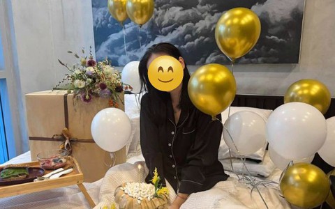 Sao nữ hơn chồng gần 1 giáp, được yêu chiều tổ chức sinh nhật ngay trên giường ngủ